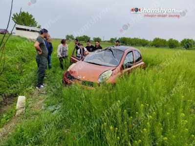 Փոքր Վեդիում բախվել են Opel-ը և Nissan March-ը. վերջինս էլ բախվել բետոնե սյանը և հայտնվել դաշտում․ կա վիրավոր