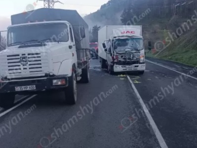 Դիլիջանի ոլորաններում բախվել են «ԶԻԼ 130»-ն ու «JAC» բեռնատարը. օպերատիվ են գործել բժիշկները