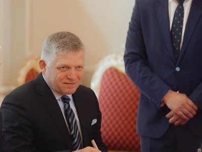 Pravda: Польша дала разрешение Словакии на вылет спецрейса с Фицо в Россию