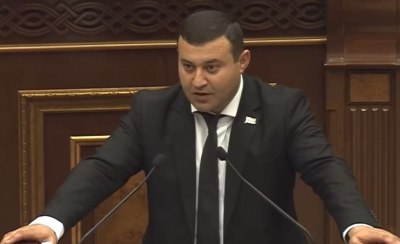 «Ժողովուրդ». Ինչու է Նարեկ Գրիգորյանն իր աղջկա անունը Սմայլիկ դրել եւ բողոքում ԱԺ ամբիոնից