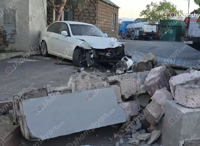 24-ամյա վարորդը «BMW»-ով բախվել է բենզալցակայանի երկաթե դարպասին և հայտնվել բենզալցակայանի տարածքում. shamshyan.com