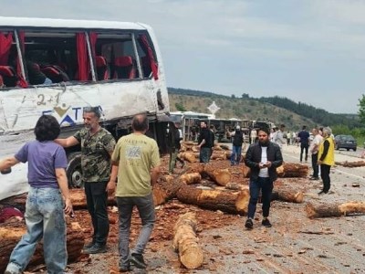 Թուրքիայում ուղևորատար ավտոբուսը բախվել է բեռնատարին և մեքենային. զոհվել է 8, վիրավորվել՝ 20 մարդ