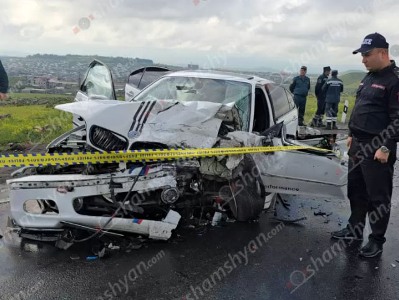 Աբովյան-Ձորաղբյուր ճանապարհին բախվել են «BMW»-ն ու «Opel»-ը. վիրավորներին մեքենայից դուրս են բերել հատուկ տեխնիկայով