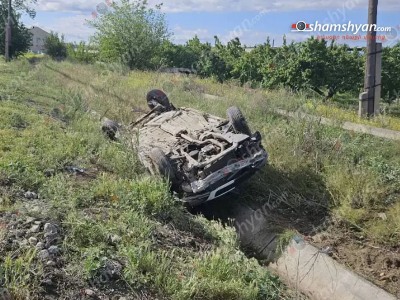 Ավշարում բախվել են Mercedes-ն ու Opel-ը. վերջինս գլխիվայր հայտնվել է դաշտում. վիրավորը պայմանագրային զինծառայող է