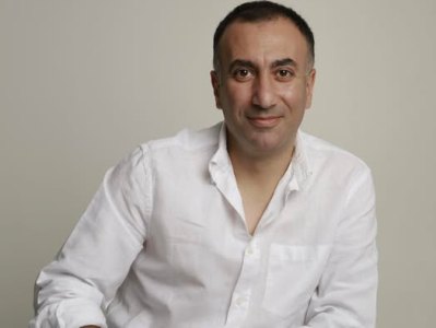 Հայ բանաստեղծը Մակրոնի որոշմամբ դարձել է Ֆրանսիայի «Ազգային արժանիքի շքանշանի ասպետ»