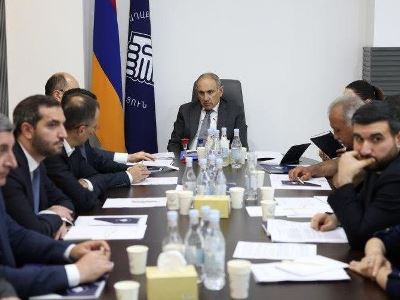 Փաշինյանը քննարկել է Գյումրիում, Վաղարշապատում և Վարդենիսում ՔՊ խմբակցությունների աշխատանքը