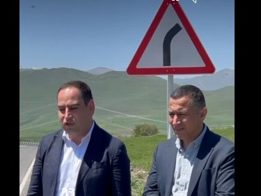 ՏԿԵ նախարարը Սյունիքի մարզում լրագրողներին է ներկայացրել ճանապարհաշինական խոշոր նախագծերի ընթացքը
