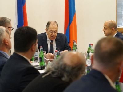 Սերգեյ Լավրովը Երեւանում հանդիպել է «Անմահ գունդ» միջազգային շարժման գլխավոր համակարգող Մհեր Ավետիսյանի հետ