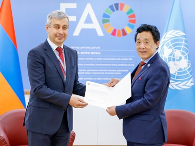 Посол Владимир Карапетян вручил верительные грамоты гендиректору FAO