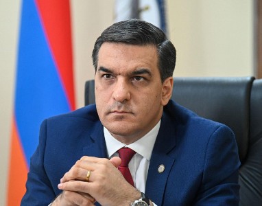 Գումարի դիմաց զինվորական ծառայությունը կրճատող և ծառայությունից ազատող նախագծերը հակասահմանադրական են. Թաթոյան