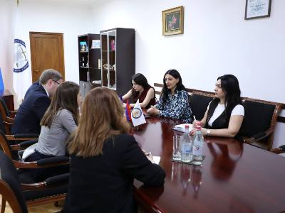 Омбудсмен Армении приняла представителя директората по вопросам демократии и человеческого достоинства СЕ