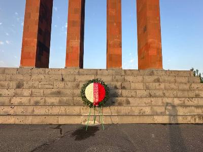 Wreath on behalf of Armenia 2nd President of Robert Kocharyan laid at Sardarapat Memorial