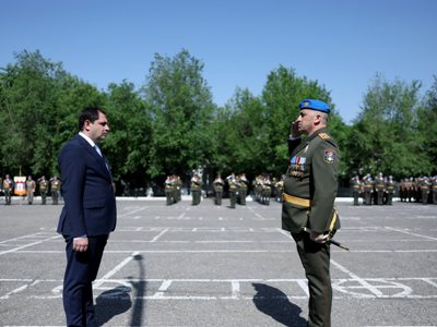 Սուրեն Պապիկյանը բարձրաստիճան մի շարք զինվորականների ուղեկցությամբ այցելել է ՊՆ խաղաղապահ ուժերի բրիգադ