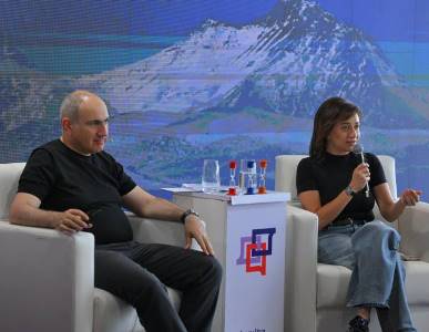 «Հրապարակ». Իշխանական զույգը՝ Նիկոլ Փաշինյանն ու Աննա Հակոբյանը, կրկին Սյունիք է գնում