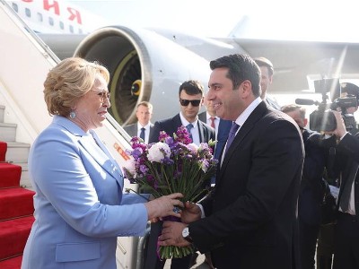 Վալենտինա Մատվիենկոյի գլխավորած պատվիրակությունը Երևանում է. նրանց դիմավորել է Ալեն Սիմոնյանը