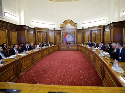 Փաշինյանի գլխավորությամբ տեղի է ունեցել խորհրդակցություն՝ նվիրված անկանխիկ գործառնությունների խթանման հարցերին