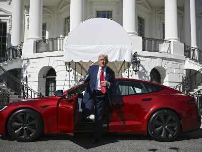 CBS News. Թրամփը պատրաստվում է վաճառել իր կարմիր Tesla-ն
