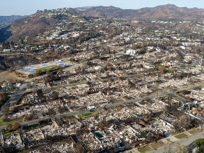 Trump accuses California authorities of delaying home reconstruction after wildfire