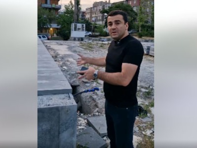 Активист: Они «строят» от выборов до выборов