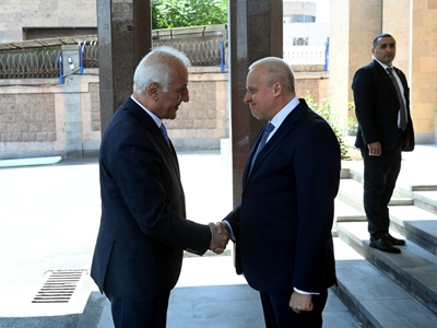 Armenia president visits Russian embassy