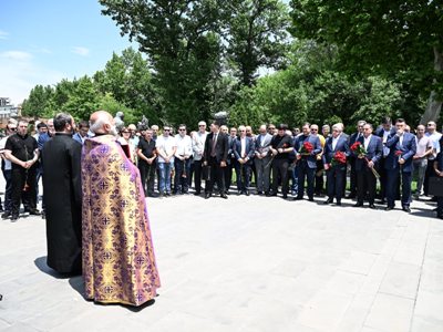 Սերժ Սարգսյանը հարգանքի տուրք է մատուցել պետական, քաղաքական գործիչ Անդրանիկ Մարգարյանի հիշատակին
