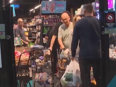 Жители Израиля после ударов по Ирану ринулись в супермаркеты закупаться продуктами