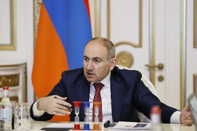 Пашинян с утра пораньше потребовал отлучения от церкви Католикоса всех армян Гарегина Второго