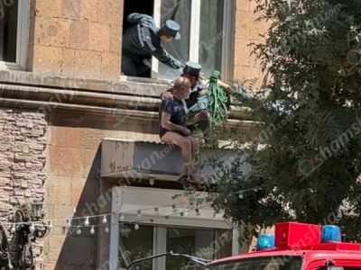 Փրկարարները 60-ամյա տղամարդուն, ով նստել էր խանութի ծածկին և կարող էր ընկնել, տեղափոխել են բնակարան