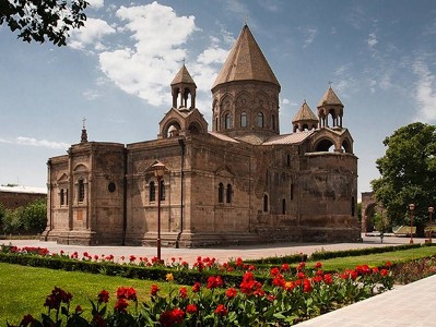 Հունիսի 22-ին ուխտագնացություն է լինելու դեպի Էջմիածին․իսկ քաղաքի իշխանությունը փակել է հրապարակը