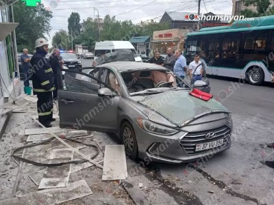 Երևանում դեղատան մոտ պայթյուն է տեղի ունեցել «Hyundai Elantra»-ում. մեքենան վերածվել է մետաղե ջարդոնի. կան վիրավորներ