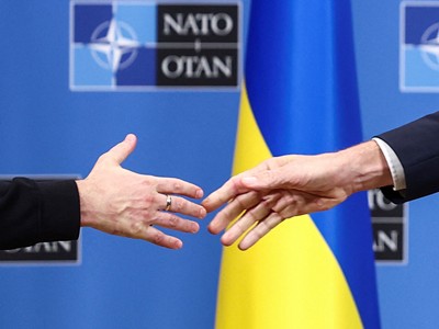 НАТО пообещала продолжить оказывать Украине поддержку