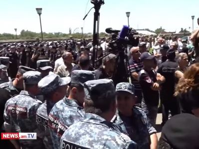 Holy Etchmiadzin bells ring amid tension