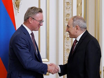 Armenia premier receives Trafigura company chairman