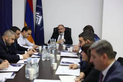 «Հրապարակ». Փաշինյանը հասկացել է՝ իր դեմ կոնսենսուս է ձևավորվում. ՔՊ–ում մի քանի օր է՝ համար 1 է հայտարարված