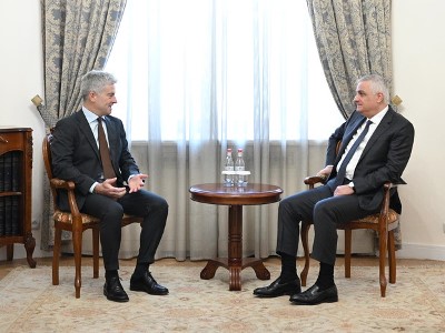 Armenia government-European Investment Bank programs discussed
