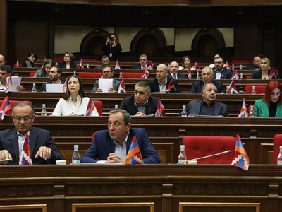 Парламентская оппозиция решила вернуться: В НС обсуждается дело депутата Арцвика Минасяна