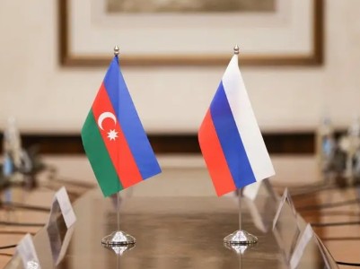 Российская делегация прилетела в Баку
