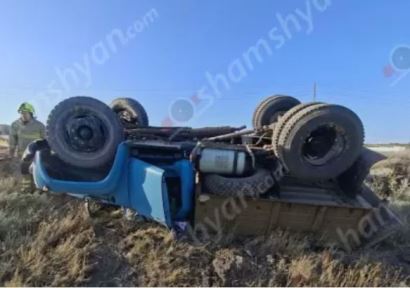 Արագածոտնի մարզում 33-ամյա վարորդը «ԶԻԼ»-ով դուրս է եկել երթևեկելի գոտուց և գլխիվայր շրջվել․ shamshyan.com