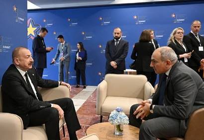 Aliyev arrives in UAE, meeting with Pashinyan expected