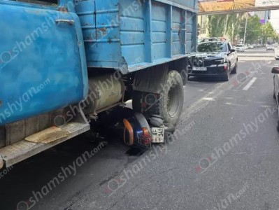 Երևանում բախվել են մոտոցիկլը և «ԶԻԼ» բեռնատարը. կա տուժած. shamshyan.com