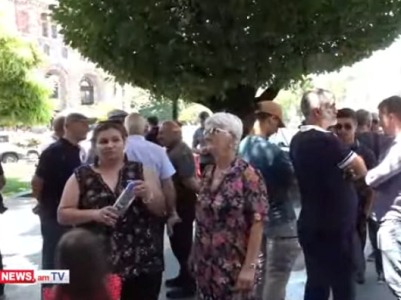Փոխվարչապետը պիտի իջնի ու պատասխանի մեր հարցերին, պահանջագիր ենք հանձնելու. արցախցի