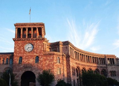 Մի խումբ արցախցիներ մտան կառավարության շենք. նրանց բարձրացրած խնդիրները կքննարկվեն փոխարչապետի գրասենյակում