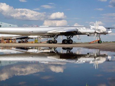 ISW: РФ строят защитные сооружения на авиабазах после уничтожения украинскими дронами стратегических самолетов