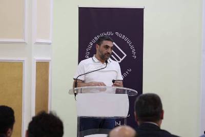 «Հրապարակ». Ստրկատիրական կարգեր ՔՊ–ում. Սիմիդյանն ազատվել է Փաշինյանին հակաճառելու համար