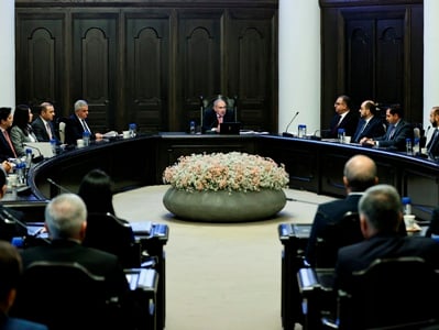 Դիպլոմը ստանում, հետո գնում են հասկանան՝ ոնց են սովորելու այդ մասնագիտությունը. Փաշինյան