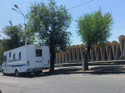 Ինչու՞ են ոստիկանության զորքերը ներգրավված վարչապետի կեցավայրի պաշտպանությանը (ֆոտո)