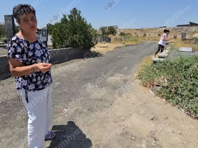 Երևանի բնակչուհին ահազանգում է. հարազատների գերեզմաններն անարգվել են. մեկ այլ գերեզմանի տարածք առաջ են բերել