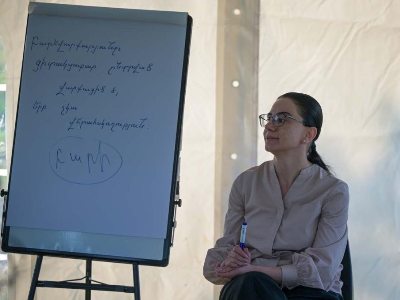 «Արի գյուղ, գյուղում կյանք կա». Աննա Վարդապետյանը հանդիպել է Արարատի մարզի 4 գյուղերի աշակերտների հետ
