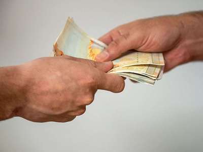 Բացահայտվել են ՆԳՆ և ՊԵԿ պաշտոնյաների կողմից շուրջ 800.000 դրամ և 10.000 դոլար կաշառք ստանալու դեպքեր