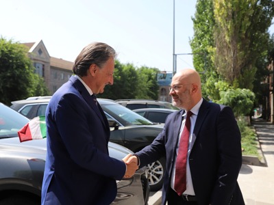Վստահ եմ, որ համատեղ ջանքերով նոր թափ կհաղորդենք համագործակցությանը. Իտալիայի դեսպանը՝ Շիրակի մարզպետին